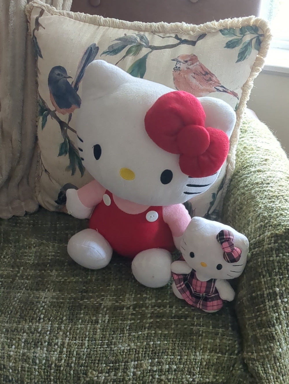 Sanrio Hello Kitty Plush Duo - White, Red, Pink